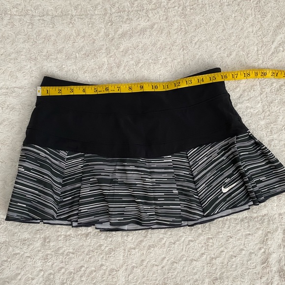 Cute Nike skirt - Picture 1 of 5